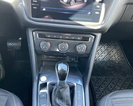 Белый Фольксваген Тигуан, объемом двигателя 2 л и пробегом 5 тыс. км за 24300 $, фото 34 на Automoto.ua