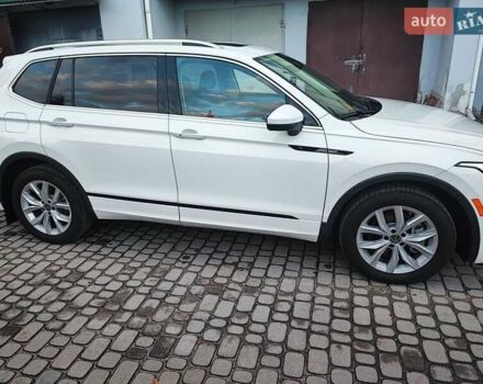 Белый Фольксваген Тигуан, объемом двигателя 1.98 л и пробегом 10 тыс. км за 28500 $, фото 2 на Automoto.ua