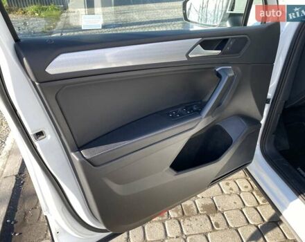 Белый Фольксваген Тигуан, объемом двигателя 2 л и пробегом 5 тыс. км за 24300 $, фото 16 на Automoto.ua