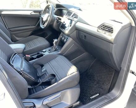 Белый Фольксваген Тигуан, объемом двигателя 2 л и пробегом 5 тыс. км за 24300 $, фото 30 на Automoto.ua