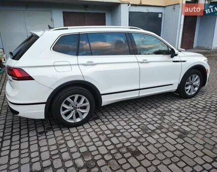 Белый Фольксваген Тигуан, объемом двигателя 1.98 л и пробегом 10 тыс. км за 28500 $, фото 6 на Automoto.ua
