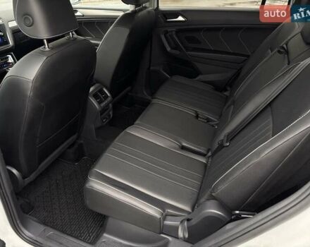 Білий Фольксваген Тігуан, об'ємом двигуна 1.98 л та пробігом 10 тис. км за 27000 $, фото 23 на Automoto.ua