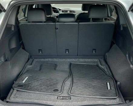 Белый Фольксваген Тигуан, объемом двигателя 2 л и пробегом 12 тыс. км за 14500 $, фото 13 на Automoto.ua