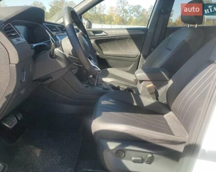 Білий Фольксваген Тігуан, об'ємом двигуна 1.98 л та пробігом 22 тис. км за 9000 $, фото 6 на Automoto.ua