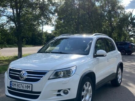 Фольксваген Тигуан 2008 в Коростене на Automoto.ua Белый Фольксваген Тигуан, объемом двигателя 2 л и пробегом 300 тыс. км за 8800 $, фото 1 на Automoto.ua