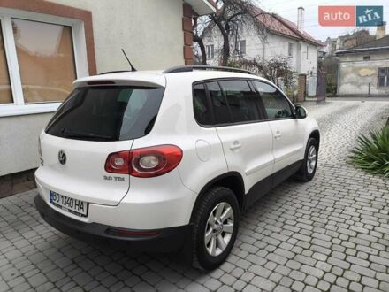 Белый Фольксваген Тигуан, объемом двигателя 1.97 л и пробегом 140 тыс. км за 12000 $, фото 1 на Automoto.ua