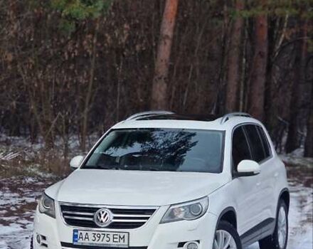 Белый Фольксваген Тигуан, объемом двигателя 2.01 л и пробегом 175 тыс. км за 10800 $, фото 1 на Automoto.ua
