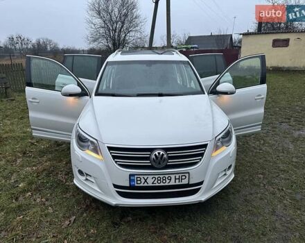 Белый Фольксваген Тигуан, объемом двигателя 1.97 л и пробегом 262 тыс. км за 12000 $, фото 1 на Automoto.ua