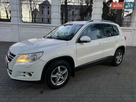 Белый Фольксваген Тигуан, объемом двигателя 2 л и пробегом 218 тыс. км за 10300 $, фото 1 на Automoto.ua
