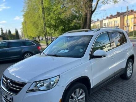 Белый Фольксваген Тигуан, объемом двигателя 2.36 л и пробегом 200 тыс. км за 9000 $, фото 1 на Automoto.ua