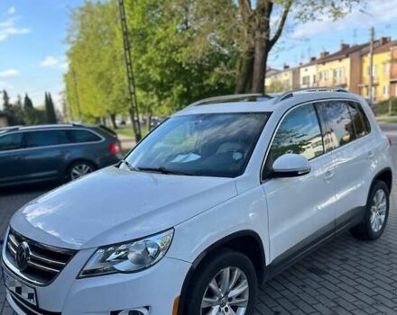 Белый Фольксваген Тигуан, объемом двигателя 2.36 л и пробегом 200 тыс. км за 9000 $, фото 1 на Automoto.ua