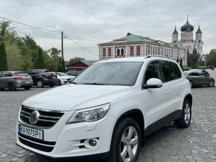 Белый Фольксваген Тигуан, объемом двигателя 2 л и пробегом 272 тыс. км за 11100 $, фото 1 на Automoto.ua