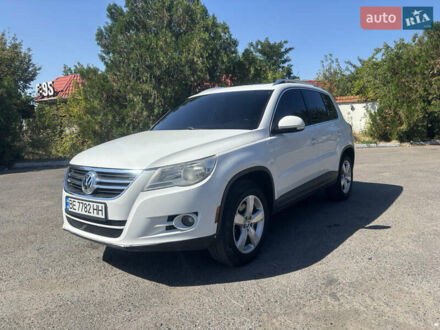 Фольксваген Тигуан 2010 в Баштанке на Automoto.ua Белый Фольксваген Тигуан, объемом двигателя 2 л и пробегом 220 тыс. км за 8700 $, фото 1 на Automoto.ua