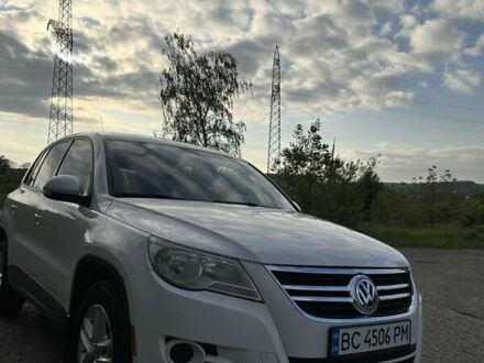 Фольксваген Тигуан 2010 в Новый Роздол на Automoto.ua Белый Фольксваген Тигуан, объемом двигателя 1.98 л и пробегом 123 тыс. км за 10000 $, фото 1 на Automoto.ua