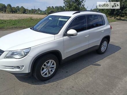 Фольксваген Тігуан 2010 у Горішні Плавні (Комсомольськ) на Automoto.ua Білий Фольксваген Тігуан, об'ємом двигуна 2 л та пробігом 200 тис. км за 11000 $, фото 1 на Automoto.ua
