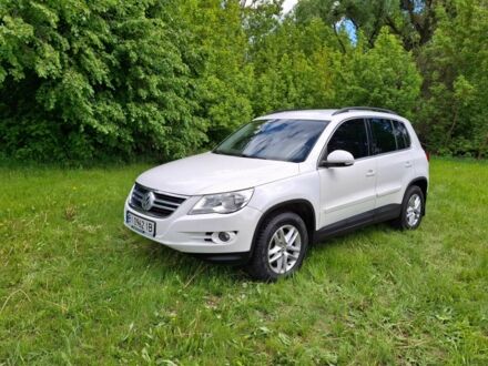Фольксваген Тигуан 2010 в Полтаве на Automoto.ua Белый Фольксваген Тигуан, объемом двигателя 2 л и пробегом 273 тыс. км за 11500 $, фото 1 на Automoto.ua