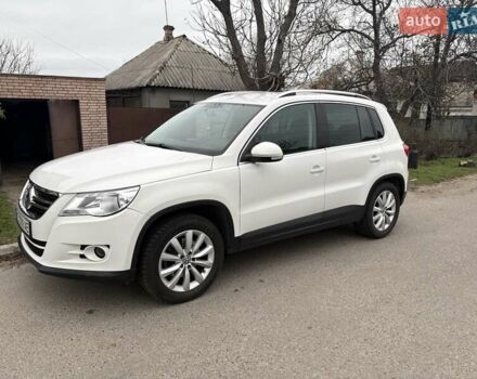 Белый Фольксваген Тигуан, объемом двигателя 1.97 л и пробегом 276 тыс. км за 9999 $, фото 1 на Automoto.ua