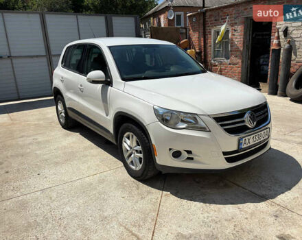 Білий Фольксваген Тігуан, об'ємом двигуна 2 л та пробігом 184 тис. км за 10000 $, фото 1 на Automoto.ua