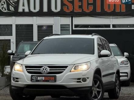 Белый Фольксваген Тигуан, объемом двигателя 2 л и пробегом 235 тыс. км за 11300 $, фото 1 на Automoto.ua