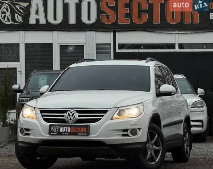 Белый Фольксваген Тигуан, объемом двигателя 2 л и пробегом 235 тыс. км за 11300 $, фото 1 на Automoto.ua