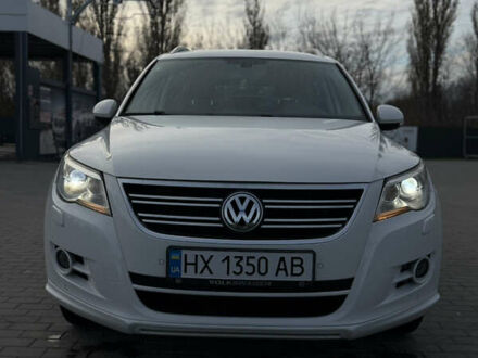 Белый Фольксваген Тигуан, объемом двигателя 1.97 л и пробегом 261 тыс. км за 14700 $, фото 1 на Automoto.ua