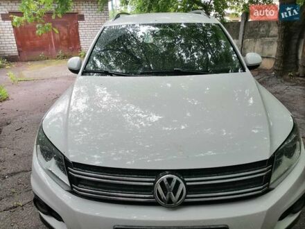 Фольксваген Тигуан 2011 в Покров (Орджоникидзе) на Automoto.ua Белый Фольксваген Тигуан, объемом двигателя 2 л и пробегом 184 тыс. км за 11150 $, фото 1 на Automoto.ua