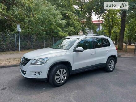 Фольксваген Тігуан 2011 у Тернополі на Automoto.ua Білий Фольксваген Тігуан, об'ємом двигуна 1.97 л та пробігом 201 тис. км за 12800 $, фото 1 на Automoto.ua