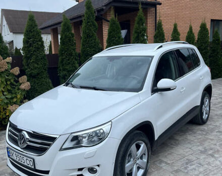 Белый Фольксваген Тигуан, объемом двигателя 1.97 л и пробегом 221 тыс. км за 13000 $, фото 1 на Automoto.ua