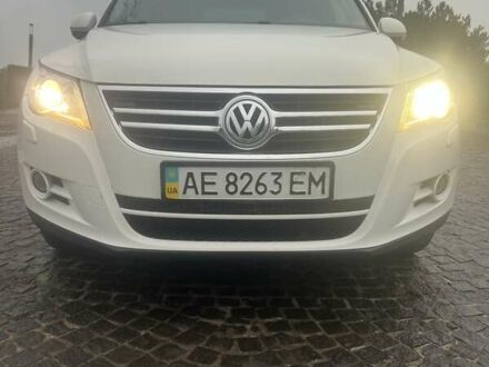 Білий Фольксваген Тігуан, об'ємом двигуна 2 л та пробігом 252 тис. км за 9990 $, фото 1 на Automoto.ua