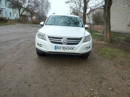 Белый Фольксваген Тигуан, объемом двигателя 2 л и пробегом 170 тыс. км за 9500 $, фото 1 на Automoto.ua