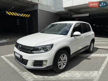 Белый Фольксваген Тигуан, объемом двигателя 2 л и пробегом 183 тыс. км за 11000 $, фото 1 на Automoto.ua