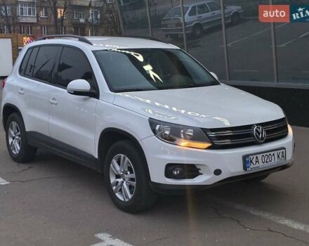 Белый Фольксваген Тигуан, объемом двигателя 2 л и пробегом 160 тыс. км за 12200 $, фото 1 на Automoto.ua