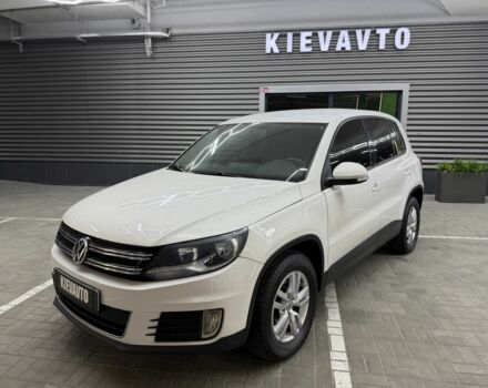 Белый Фольксваген Тигуан, объемом двигателя 2 л и пробегом 183 тыс. км за 9700 $, фото 1 на Automoto.ua