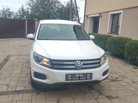 Белый Фольксваген Тигуан, объемом двигателя 0 л и пробегом 205 тыс. км за 9900 $, фото 1 на Automoto.ua