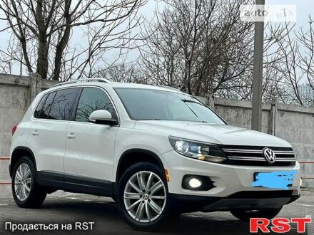Белый Фольксваген Тигуан, объемом двигателя 2 л и пробегом 153 тыс. км за 12500 $, фото 1 на Automoto.ua