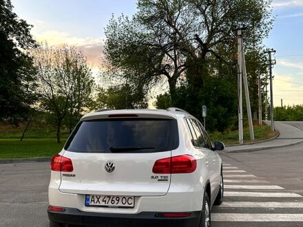 Фольксваген Тігуан 2012 у Краматорске на Automoto.ua Білий Фольксваген Тігуан, об'ємом двигуна 2 л та пробігом 220 тис. км за 11000 $, фото 1 на Automoto.ua