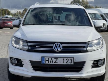 Белый Фольксваген Тигуан, объемом двигателя 2 л и пробегом 121 тыс. км за 8800 $, фото 1 на Automoto.ua