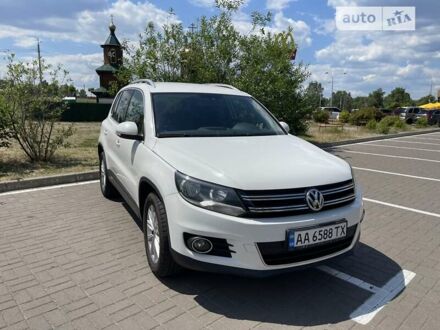 Фольксваген Тигуан 2013 в Киеве на Automoto.ua Белый Фольксваген Тигуан, объемом двигателя 2 л и пробегом 147 тыс. км за 18500 $, фото 1 на Automoto.ua