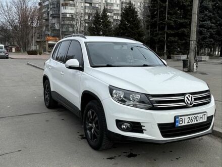Белый Фольксваген Тигуан, объемом двигателя 1.4 л и пробегом 130 тыс. км за 12500 $, фото 1 на Automoto.ua
