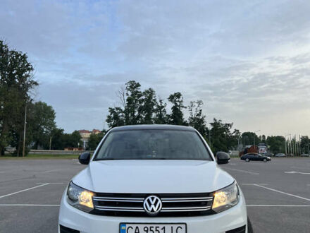 Белый Фольксваген Тигуан, объемом двигателя 1.97 л и пробегом 210 тыс. км за 14000 $, фото 1 на Automoto.ua