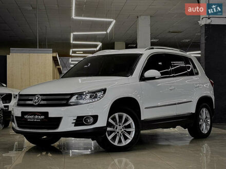 Белый Фольксваген Тигуан, объемом двигателя 2 л и пробегом 157 тыс. км за 16799 $, фото 1 на Automoto.ua