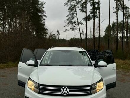 Білий Фольксваген Тігуан, об'ємом двигуна 1.98 л та пробігом 283 тис. км за 12500 $, фото 1 на Automoto.ua