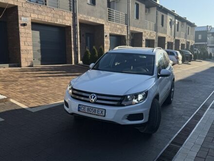 Белый Фольксваген Тигуан, объемом двигателя 2 л и пробегом 158 тыс. км за 11700 $, фото 1 на Automoto.ua