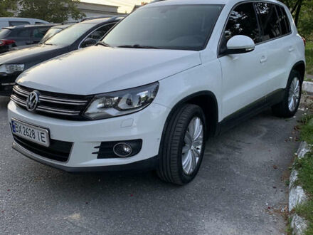 Фольксваген Тігуан 2015 у Житомирі на Automoto.ua Білий Фольксваген Тігуан, об'ємом двигуна 1.97 л та пробігом 105 тис. км за 17500 $, фото 1 на Automoto.ua