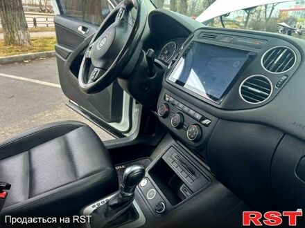 Фольксваген Тігуан 2016 у Києві на Automoto.ua Білий Фольксваген Тігуан, об'ємом двигуна 20 л та пробігом 126 тис. км за 13800 $, фото 1 на Automoto.ua