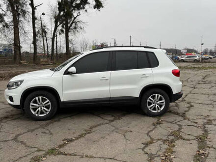 Білий Фольксваген Тігуан, об'ємом двигуна 2 л та пробігом 199 тис. км за 12900 $, фото 1 на Automoto.ua