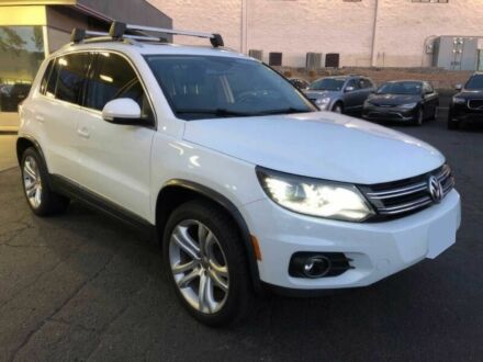 Белый Фольксваген Тигуан, объемом двигателя 2 л и пробегом 70 тыс. км за 7000 $, фото 1 на Automoto.ua