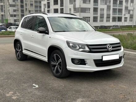 Белый Фольксваген Тигуан, объемом двигателя 2 л и пробегом 83 тыс. км за 9100 $, фото 1 на Automoto.ua