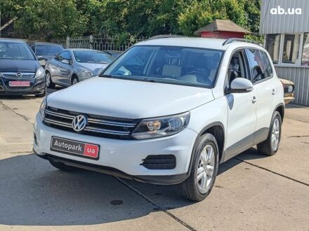 Белый Фольксваген Тигуан, объемом двигателя 2 л и пробегом 125 тыс. км за 13490 $, фото 1 на Automoto.ua