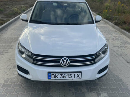 Фольксваген Тигуан 2016 в Ровно на Automoto.ua Белый Фольксваген Тигуан, объемом двигателя 1.98 л и пробегом 170 тыс. км за 12500 $, фото 1 на Automoto.ua